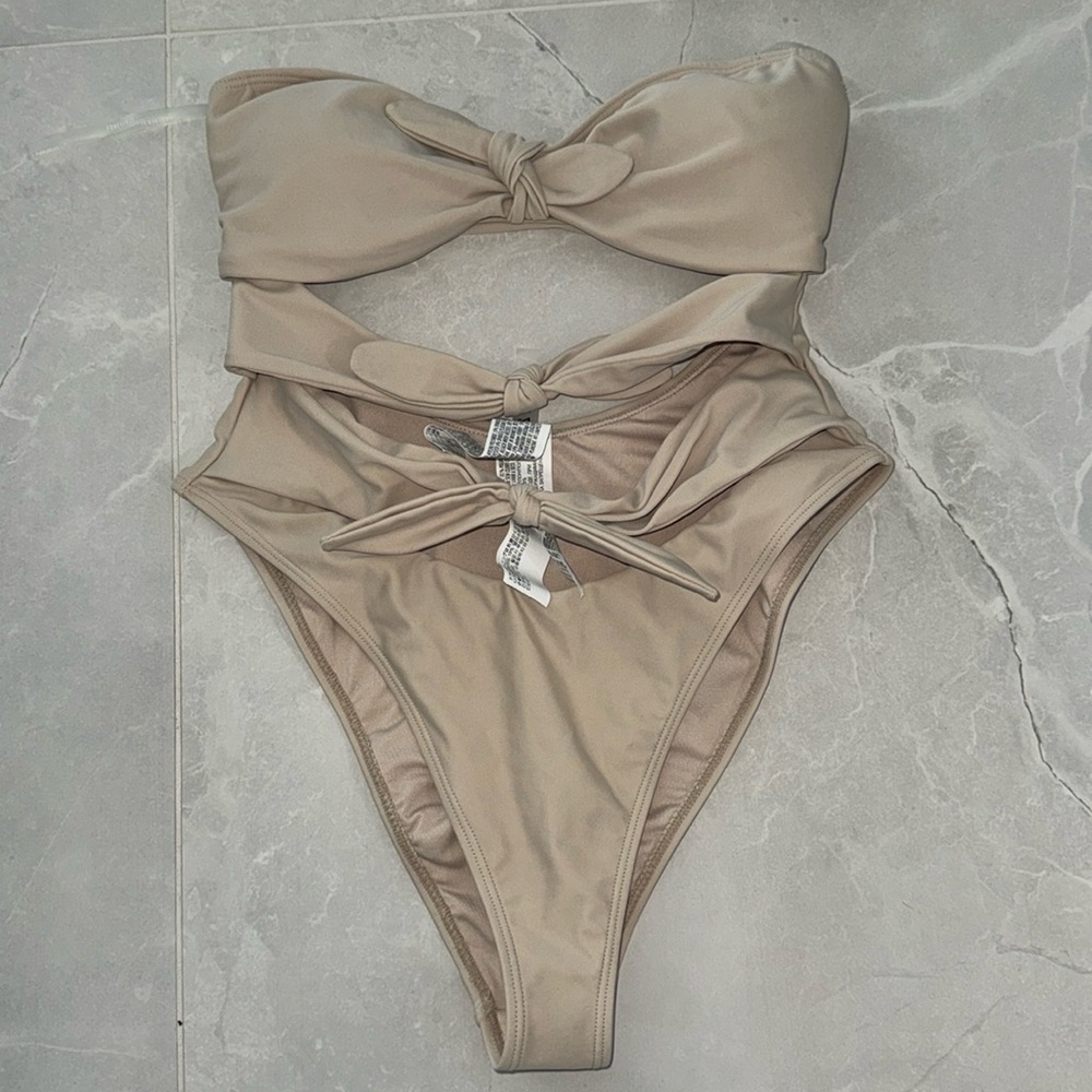 Forever 21 swimsuit— one piece